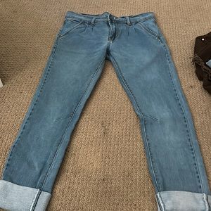 Levi’s skinny blue jeans